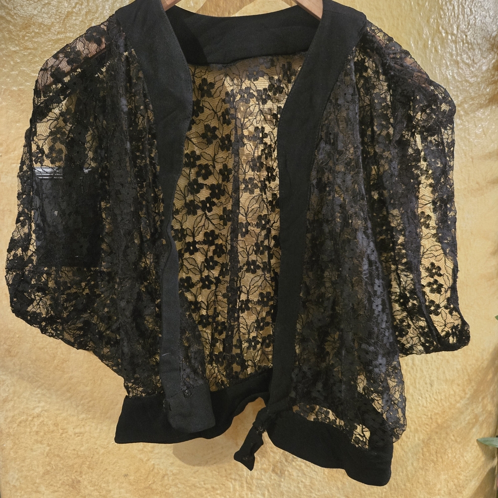 VINTAGE (1961) Lace Blouse